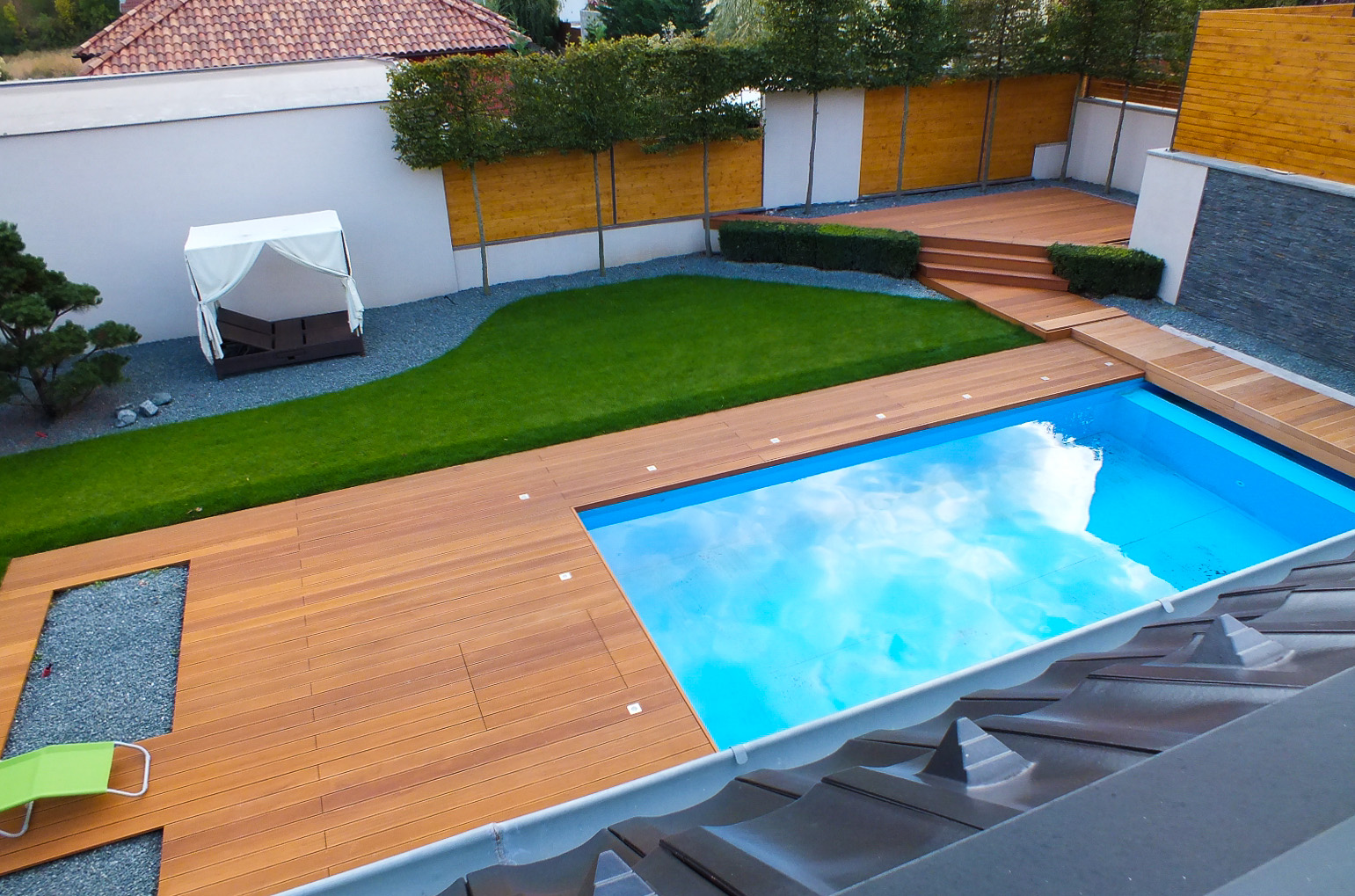 Exotic tropical deck landscaping in Florida backyard using Cumaru and Garapa cumaru-garapa-pool-deck